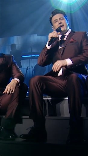 Carol King wrote "Up on the Roof" and it became an enormous hit for The Drifters. We just love it, so we wanted to share our version today to celebrate her release of one of the greatest albums of all time - Tapestry. | Under The Streetlamp