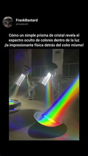 La Física Detrás de Cómo los Prismas Dividen la Luz en un Espectro