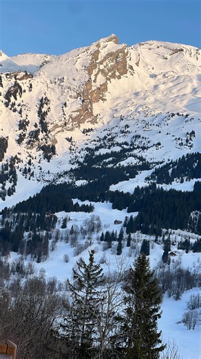 ✨ Le Domaine de Suzel, ce n’est pas qu’un lieu de séminaires… c’est une expérience. ✨ Saviez-vous que nous organisons aussi des séminaires à la montagne 🏔️ ? 📍 Au Cluzel Alpine Loft, dans un cadre inspirant entre nature et sommets. 👉 Envie d’un séminaire au vert, à la campagne ? 👉 Ou plutôt d’un séminaire en altitude, à la montagne ? 💼🌿 C’est vous qui choisissez l’ambiance, nous nous occupons du reste. 📩 Contactez-nous pour organiser votre prochain séminaire, à la montagne ou au Domaine d