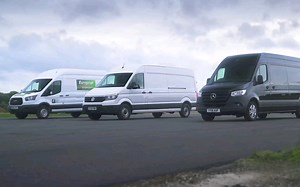 梅赛德斯 Sprinter VS 福特 Transit VS 大众 crafter[厢式货车加速赛]