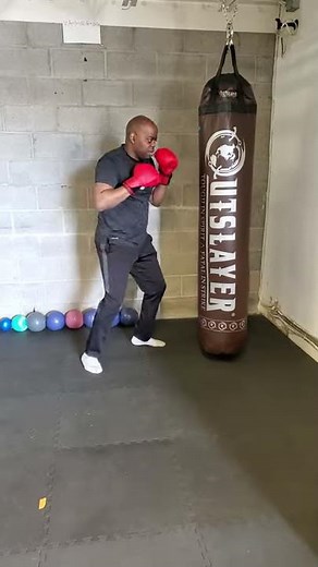 Kickboxing Workouts for Busy People -10 Minute Kickboxing Work out for Beginners.-Combo of the Day!