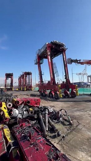 Felling of straddle carriers