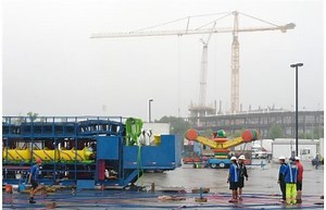 Rides star of Ex despite wind and rain | Video