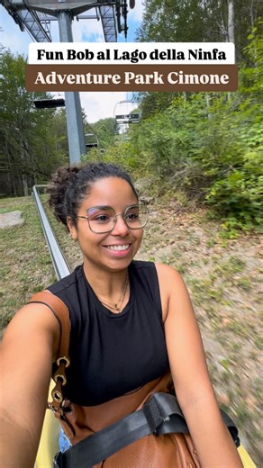 Jasmine Lamieri | Sustainable Travel & Food I Bologna on Instagram: "⬇️ Tutte le info ⬇️ ⚠️Salva il reel per non perderlo⚠️ 📍Mi trovo al Lago della Ninfa a Sestola in questo luogo dove poter rilassarsi e fare percorsi di trekking a circa un’ora da Bologna (dipende uno dove abita) 🛷 In più dal 1 giugno troverai @adventure_park_cimone dove oltre ad albering ed altre attività per grandi e piccini potrai fare Funbob. 🚠 Ti basterà salire sulla seggiovia ed una volta arrivato in cima scenderai con 