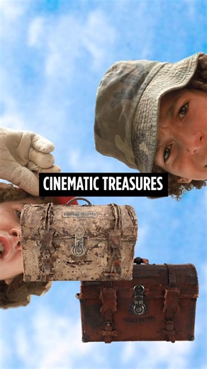The treasure that changed everything 🏜️✨ These Screen-Matched Stanley Yelnats Treasure Chests come from Holes (2003), appearing in the film’s pivotal moments tied to the family curse and ultimate discovery. Dig into these and more unforgettable Hollywood collectibles now in our Winter Hollywood Memorabilia Auction: https://bit.ly/4q7sKH5 | Goldin