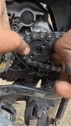 Hero honda splendor chain spoket fitting #garage #mechanic