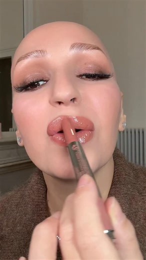 𝗗𝗜𝗦𝗥𝗨𝗣𝗧𝗜𝗩𝗘 𝗕𝗘𝝠𝗨𝗧𝗘́ on Instagram: "Nouveau Crush : BUTTER TINT @bourjoisparis ! Des baumes démêlants -adoucissants pour les lèvres et qui les TEINTENT! Quand le brillant du baume s’en va la couleur reste . J’ai essayé les teintes : 02 honey Glacé 01 rosé fondant 04 rouge melt 05 caramel Flambé. Fan !"