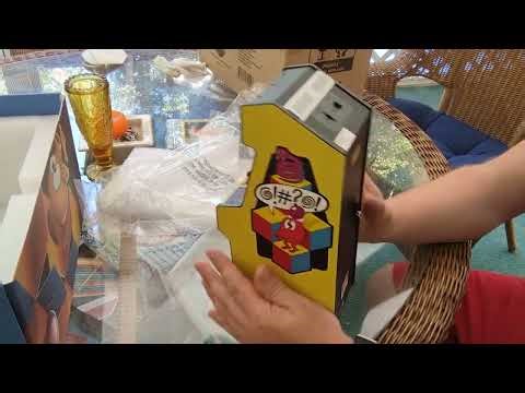 Qbert Replicade Unboxing and Comparison (New Wave Toys)