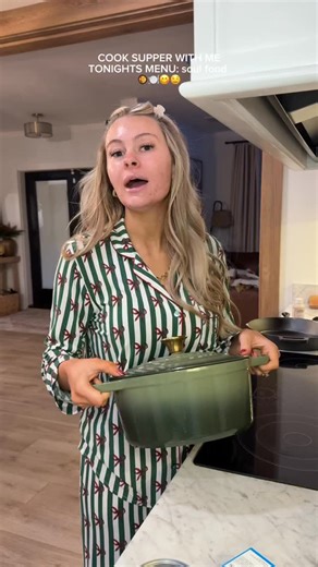 kylie pitts on Instagram: "Tonight for supper I made, cube steaks, mashed potatoes & white gravy, Lima beans, and corn bread 🙂‍↕️"