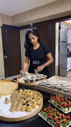 Sabroso by Nidhi Kedia | MUMBAI on Instagram: "Comment ‘grazing board’ and we’ll share the menu!💌 . Our grazing boards come prepped, plated & party-ready no mess, no stress, just unbox and impress.🍲 From Cream cheese truffle bagels to rice paper rolls, everything’s sealed fresh and ready to serve.🍱🍜"