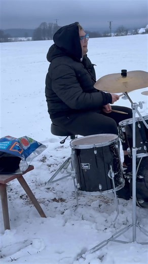 Less Than Zero Cover by Matthias Fox