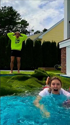 He put FAKE GRASS on the POOL!! (PRANK 🤣🤣)