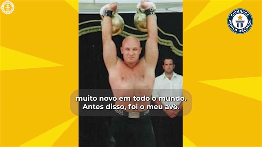 Daniel Teplitski bate o recorde de torções de balas de canhão suspensas