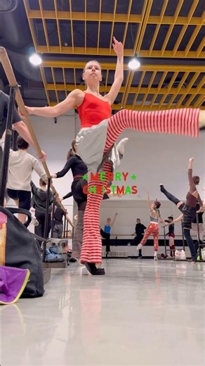 Merry Christmas!🎄✨ #christmasclass #barre #ballet #ballerina #christmas #xmas #dance