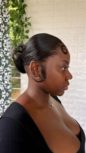 Aura on Instagram: "People. I dunno why I thought I could reinstall this amazing double frontal 'pony' by @braidsnlaces on my own. I had big plans and I couldn't last 5 days in scalp jail! 🙄😭 All now the two frontal and the bundle just a look me inna mi face and me just a look pon dem. @itsmonifa you've created a monster! I'll be back soon, we need to start figuring out those cornrows! lol"