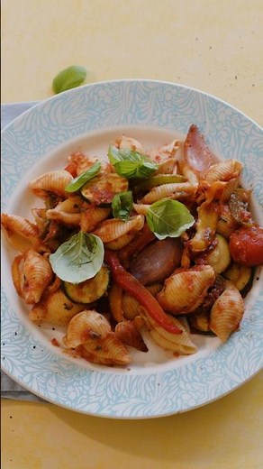 5 ingredient smoky ratatouille pasta - full Slimming World recipe in the description