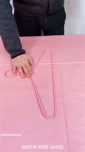 Martin! on Instagram: "What do you do with old hangers? 🪝 Just use your hands and turn them into handy, practical items for your home! ✨ #LifeTips #HappyDIYJourney #LifeHacks #PracticalDIY #SmartLiving #UpcyclingIdeas"