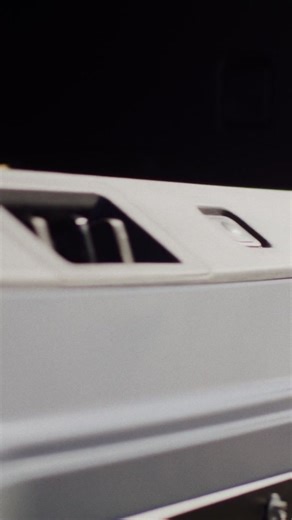 Split gate doubles as a VIP lounge (Very-Important-Puppies) 2025 Lincoln Navigator® SUV | Eau Claire Ford Lincoln Quick Lane