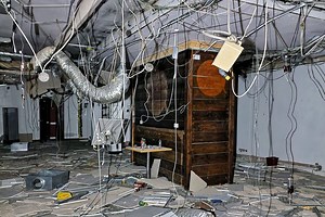 Eerie photos show inside abandoned Sheffield supermarket and dental surgery
