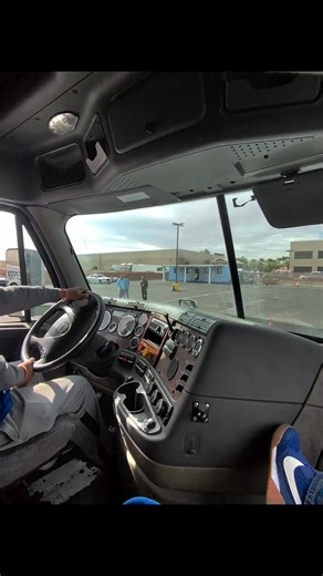 Student driver: parking in the yard with Instructor Dan | Truck U CDL Training