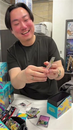 Ripping ASCENDED HEROES at a TRADE NIGHT #pokemon #pokemontcg #pokemoncards #ascendedheroes