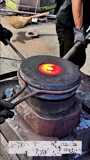 圧巻の打撃力！大型鍛造プレス機による赤熱鋼鉄インゴットの成形工程 #worker #process #forging #metalwork #heavyequipment