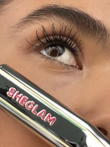 493K views · 4K reactions | All the flutter without the clumps 栗‍♀️ Lift up your lashes with our Lashlighter Up & Out Mascara  The specially designed brush will hug your lashes while its nourishing formula will deliver peptides and jojoba oil to your lashes  Shop now at SHEGLAM.com   Featuring: Lashlighter Up & Out Mascara ID:126369489 #SHEGLAM #SHEGLAMeyeson #SHEGLAMlashlighter #SHEGLAMmascara #prettymakeup #makeup #newviral #ViralMakeup | SHEGLAM | Facebook