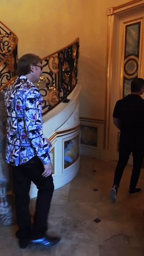 Spectacular Library Tour in a Luxurious Mansion