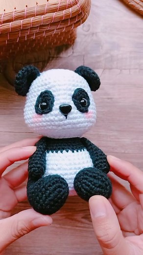 Osito panda 🐼 Este osito me enamoró 😍. Paso a paso disponible en mi canal de YouTube Amigurumi Sites. #fyp #parati #foryou #youtube #oso #panda #bear #amigurumi #tejido #crochet