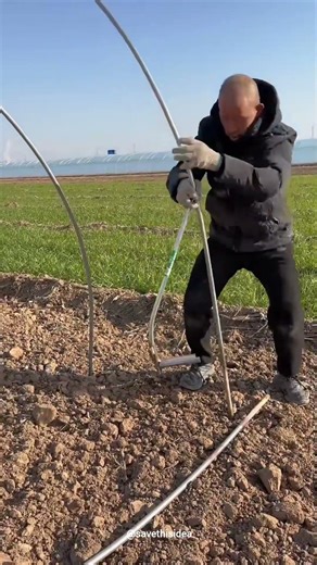 Quick and easy metal frame setup | Simple ground-pin starter | SaveThisIdea.