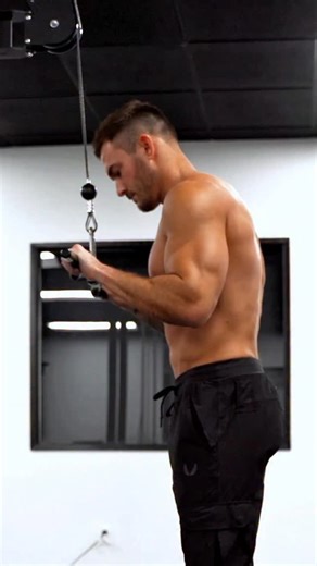 TRICEP EXTENSIONS: FORM CHECK ✔️❌ ❌ Skip this: Elbows drifting out to the sides ✔️ Do this: Keep elbows close and controlled Proper form = better activation = stronger triceps 💪🔥 📎 Save this for your next arm day & drop a comment if this helped! #vshred #formcheck #triceptips #workoutform #armday #gymform #fitnesstips #tricepextensions #strengthtraining #muscleactivation | V Shred