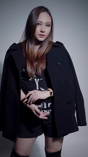 I'm selfish, impatient and a little insecure. I make mistakes, I am out of control and at times hard to handle. But if you can't handle me at my worst, then you sure as hell don't deserve me at my best. -Marilyn Monroe One of my fave photo, thanks @warprocksphoto ❤️ And thank you @locus_photostudio ;) #diaryaiu #aiu #aiuratna