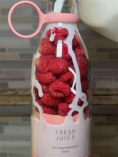 Raspery mikshake! What should we do next? #freshjuice #portableblender #foryoupagе #smoothie #milkshake #fyp