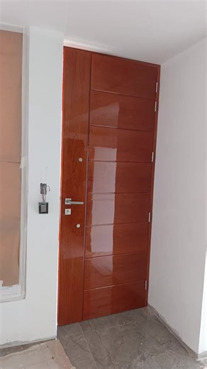 Puerta de Madera Cedro con Acabado Alto Brillo