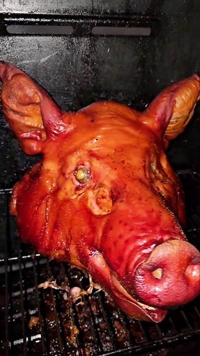🐷 Smoke Roasted Pig Head for a Crispy outter & Tender inner 🔥🤌🔥🤌 #TigerBitez