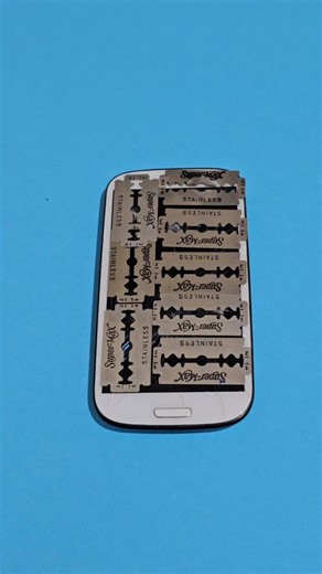 4.9M views · 43K reactions | ضع شفرات حلاقة على هاتف ولن تصدق ناتجة #simple_inventions #اختراعات #experiment #ابتكار #smartphone #diy | ورشة workshop | Facebook