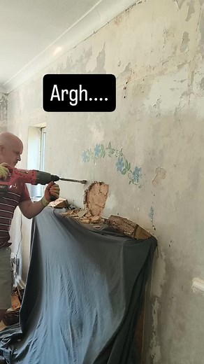 Having to remove render and replace with sulfate resistant cement........ literally whilst removing the wallpaper, the lining was damp. Extra work, extra mess. 🙄🤦🏻‍♀️ | Sara Karen Buckley