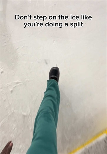 Learn how to ice skate in just 1 minute #niklaus_prosper #skating #skate #iceskating #hockey
