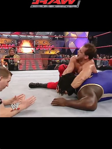 Chris Benoit vs Mark Henry: Monday Night Raw Showdown