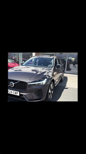 Volvo XC60 T6 PHEV Plus 2024: Dark Themed Model