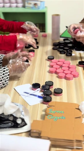 DIY Natural Lip Balm: Easy Skincare Routine