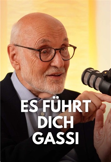 Warum dein Gehirn dich oft von dem Leben abhält, das du eigentlich führen willst 🧠👆 Unser Gehirn will vor allem eines: Unlust vermeiden und Lust maximieren. Doch genau das hält uns oft davon ab, bewusst zu leben und wirklich zu wachsen. Jens Corssen, Diplom-Psychologe, Coach und Autor, erklärt, warum wir lernen müssen, unser Gehirn nicht automatisch entscheiden zu lassen – und wie aus bloßem Reagieren echte Bewusstheit entstehen kann. 👉 Den Link zum ganzen Gespräch findest du in meiner Bio 🎙