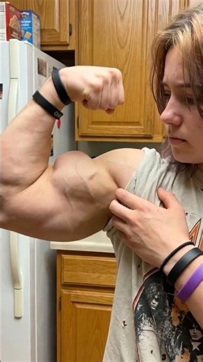 FBB bigger than you #bodybuilder #bodybuildingmotivation #bodybuildingmotivation #fbb