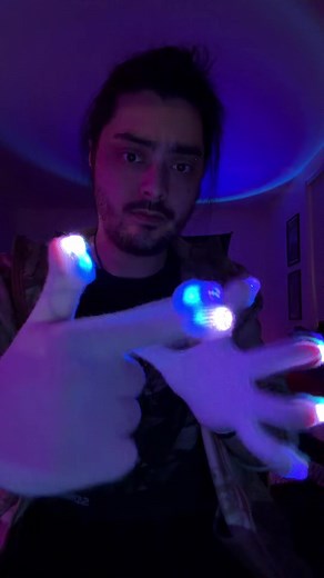 Finally settling into my new place, time to start posting my silly little hand dances again 🤠 (yes that is a threat) #gloving #flowarts #ravetok