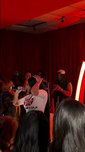 Cardi B outside performing ’Hello’ #cardib