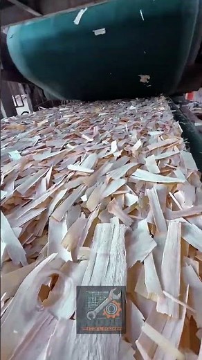 Compress Industrial Wood Chips Fast Using Heavy Roller Press Machinery