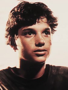 johnny why are u in the sunset even!🐇 #fyp #ralphmacchio #theoutsiders #theoutsidersedit #ralphmacchioedit #johnnycade #johnnycadeedit #transitionedit ralph macchio johnny cade the outsiders transition edit high quality