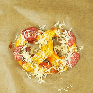 734K views · 4.4K reactions | Du liebst Brezeln? Dann musst du diese gefüllte Käse-Brezel probieren! | Made My Day TV | Facebook