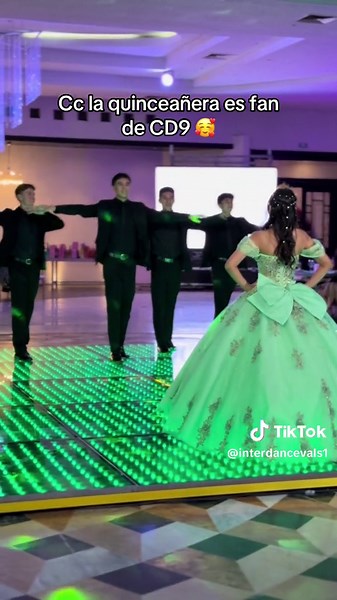 Baile de Quinceañera al Ritmo de CD9