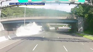 69K views · 192 reactions | Update from Natalie Duddridge: A tractor-trailer's dash cam captured video of an apparent road rage crash on Route 17 in Mahwah: https://cbsloc.al/2PLAFJd | CBS New York | Facebook